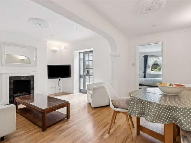 Flat for sale in Kensal Town, Bayswater