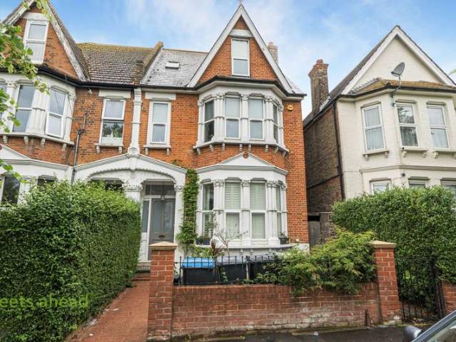 Flat for sale in London Borough of Croydon, South Norwood