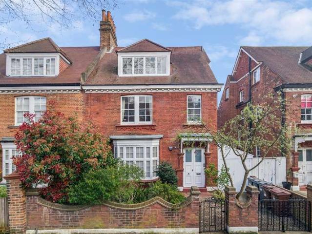 Flat for sale in London Borough of Hounslow, Greater London