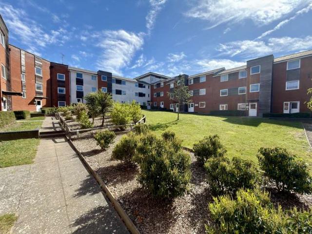 Flat for sale in Key Street, Suffolk