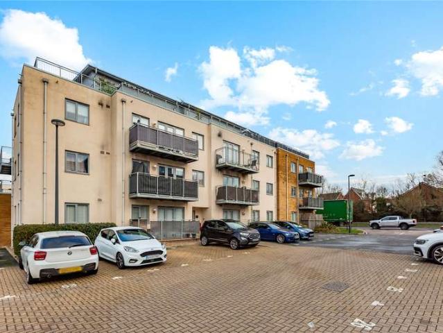 Flat for sale in Wickford