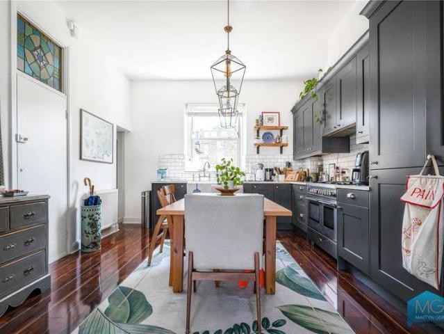 Flat for sale in Crouch End, Greater London