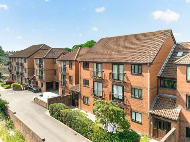 Flat for sale in Feckenham, City Of Bristol