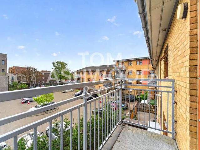 Flat for sale in Roding Riverside, Greater London