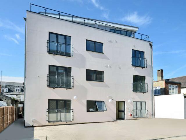 Flat for rent in Heol-las, Surrey
