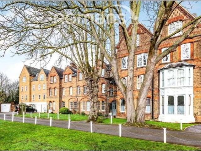 Flat for sale in Windsor, Clewer New Town