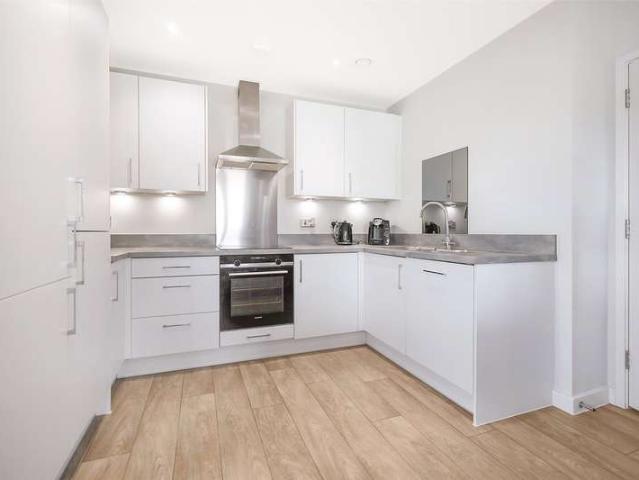 Flat for sale in Pachesham Park, Surrey