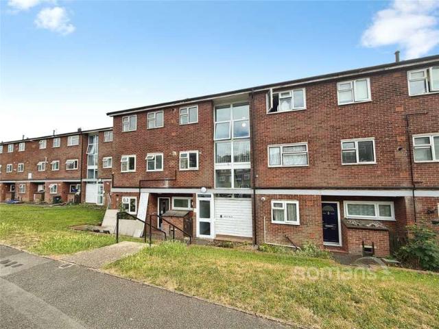 Flat for sale in Heol-las, Surrey