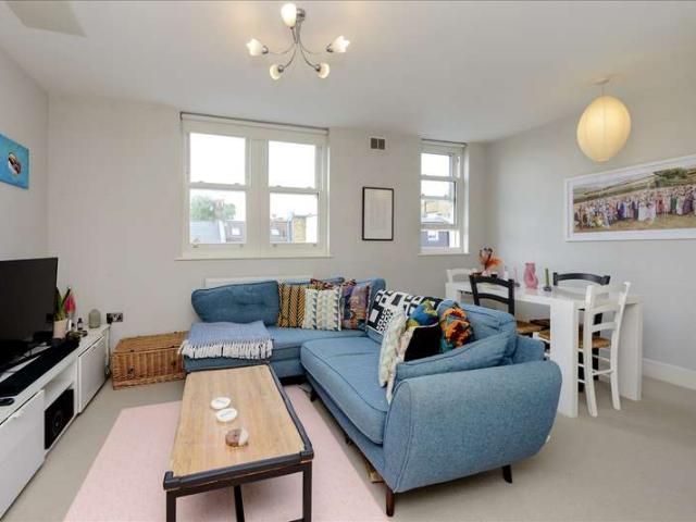Flat for sale in Shepherd's Bush, Greater London