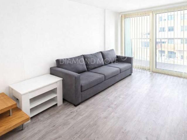 Flat for sale in London Borough of Hounslow, Greater London