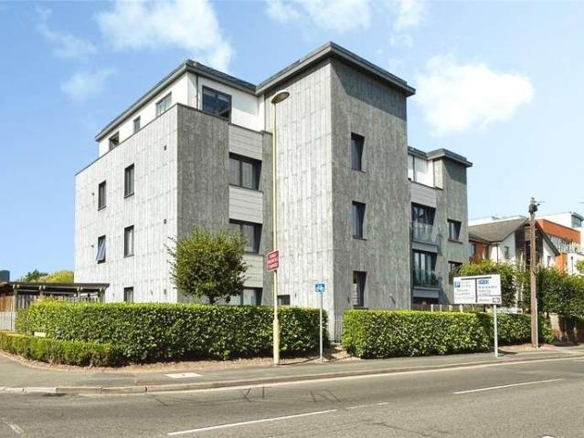 Flat for sale in Fleet, Hart