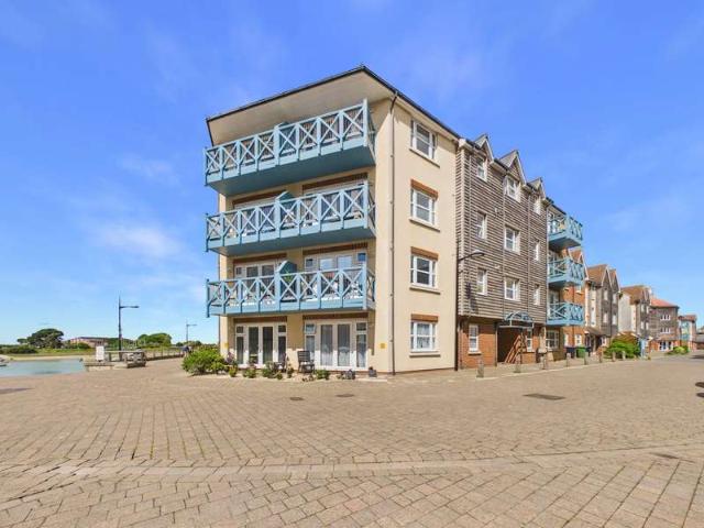 Flat for sale in Fishersgate, West Sussex