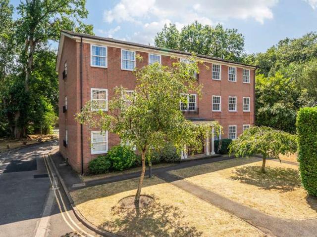 Flat for sale in Blackhills, Surrey