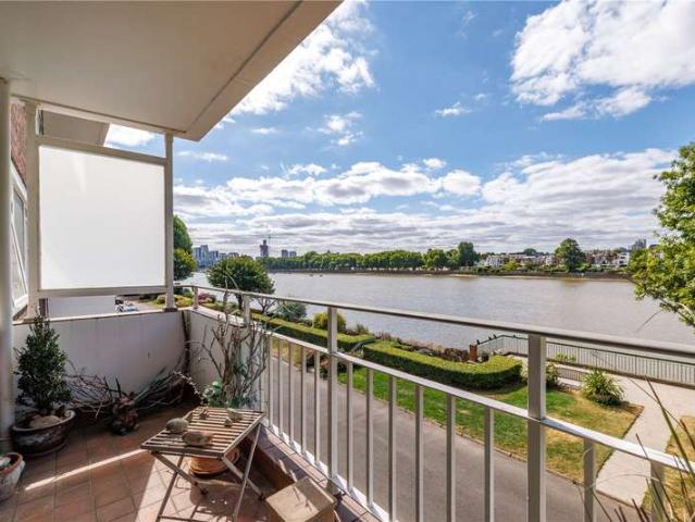 Flat for sale in Fulham, Greater London