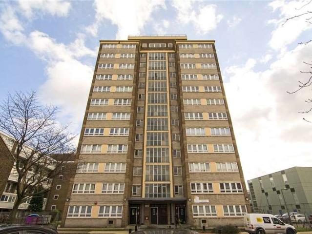 Flat for sale in Globe Town, Greater London