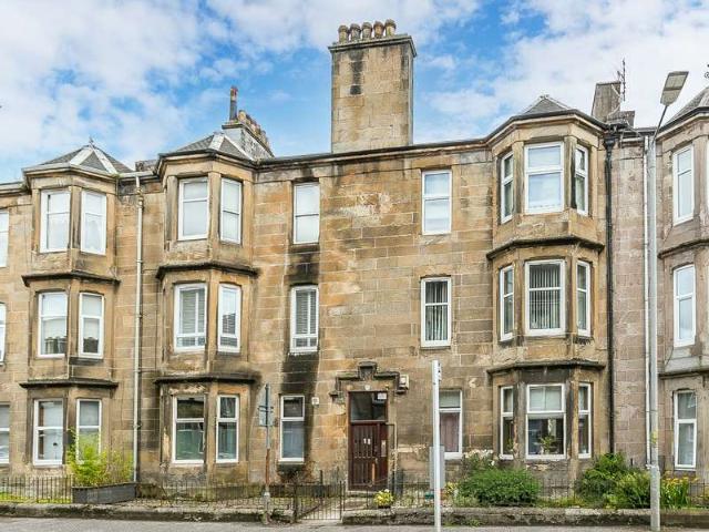 Flat for sale in Dumbarton, Scotland