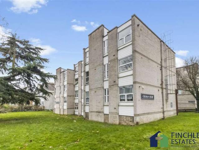 Flat for sale in North Finchley, Greater London