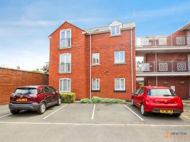 Flat for sale in Syston, Elmfield