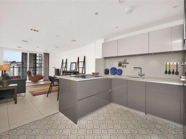 Flat for sale in Hoxton, Greater London