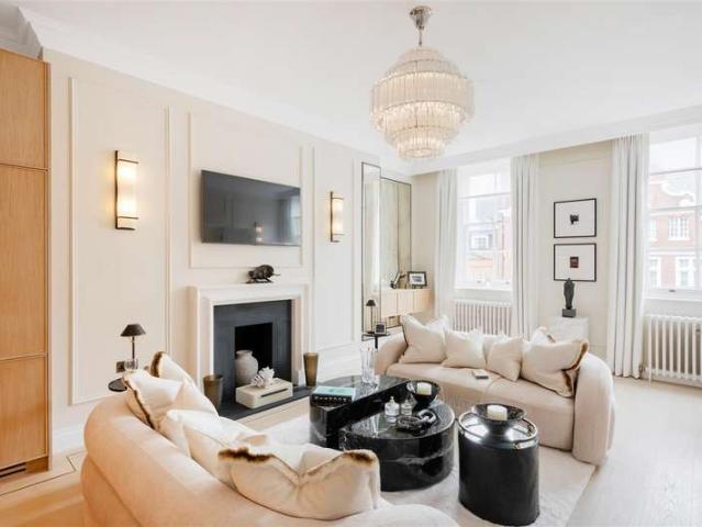 Flat for sale in Chelsea, Greater London