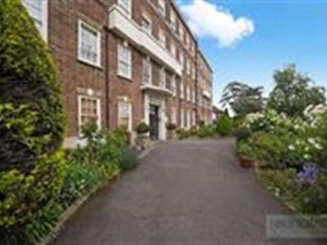 Flat for sale in Hendon, Greater London