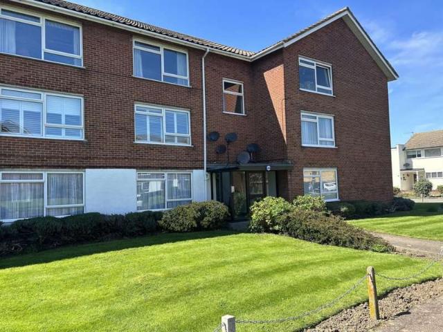 Flat for sale in Alton Barnes, Essex