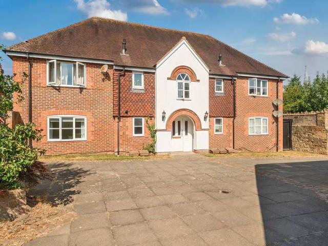 Flat for sale in Holloway Hill, Fole
