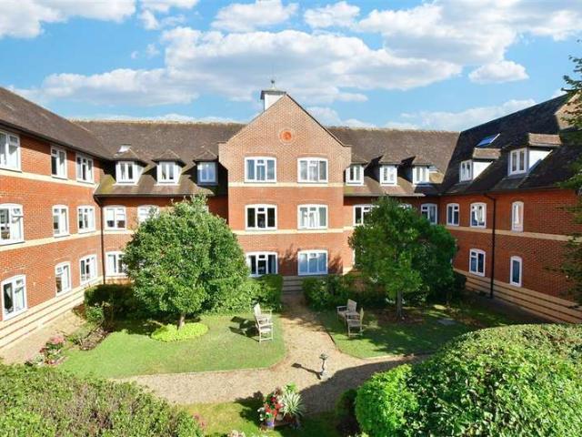 Flat for sale in Rose Hill, Pachesham Park