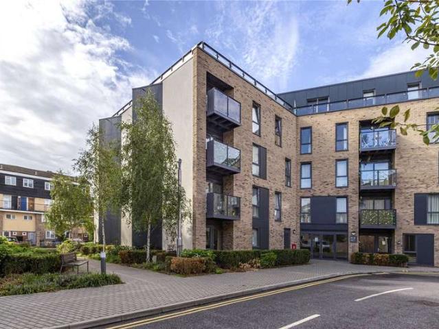 Flat for sale in Row Town, Surrey