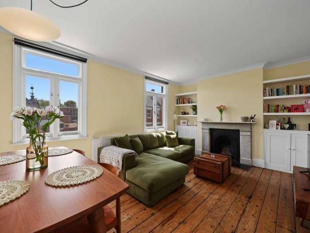 Flat for sale in London Borough of Islington, Greater London