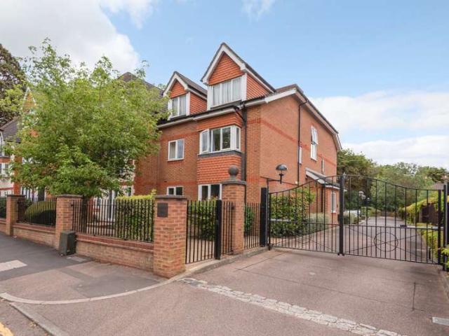 Flat for sale in Slyfield, Westborough