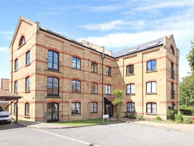 Flat for sale in Eastbridge, Suffolk