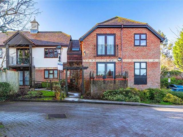 Flat for sale in Radlett, Hertfordshire