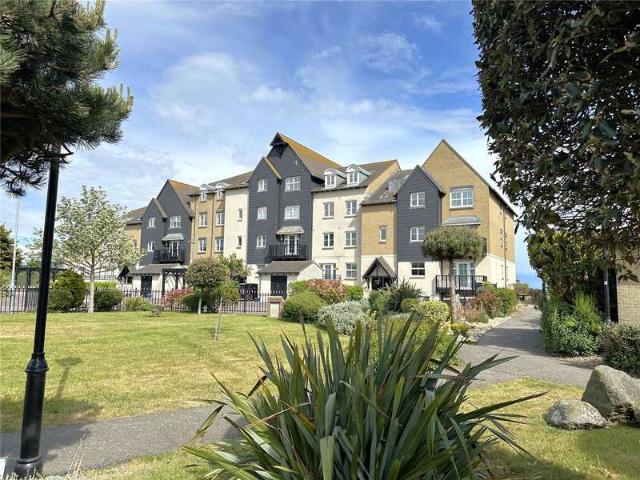 Flat for sale in Crumbles, Eastbourne