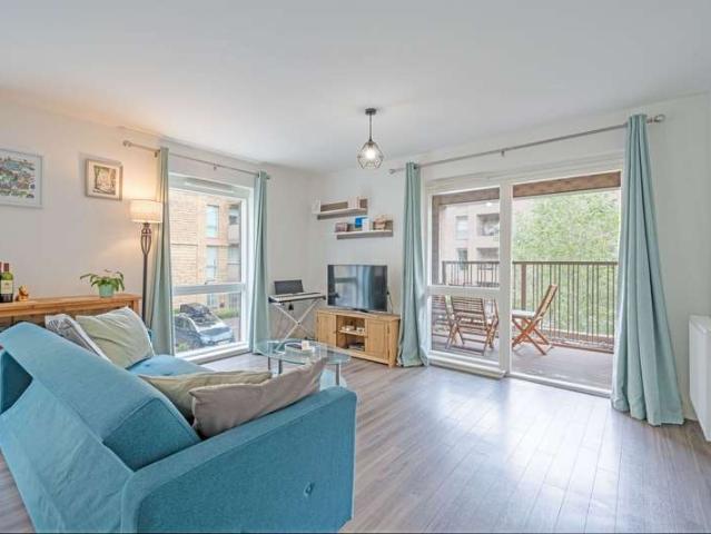 Flat for sale in London Borough of Lewisham, Ladywell