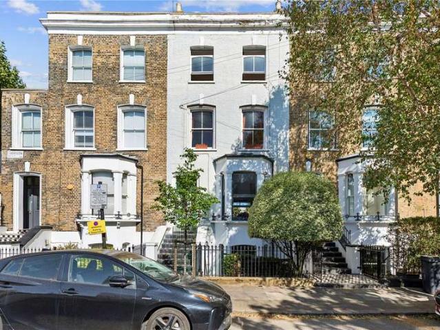 Flat for sale in Highbury, Greater London