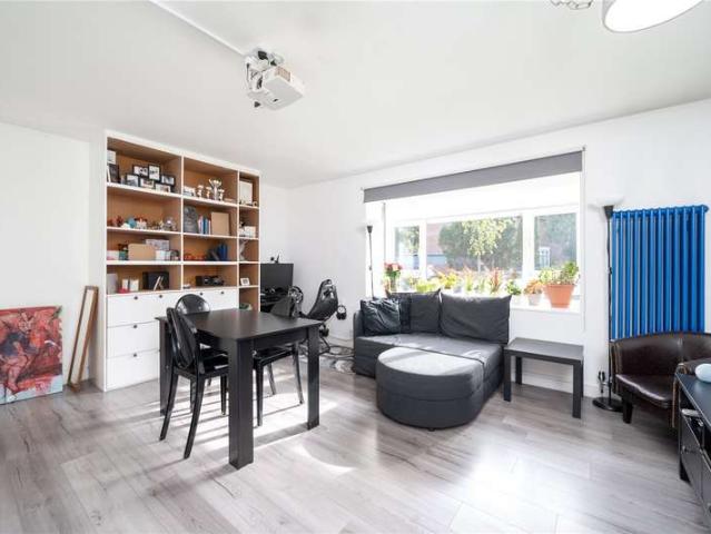 Flat for sale in Putney, Greater London