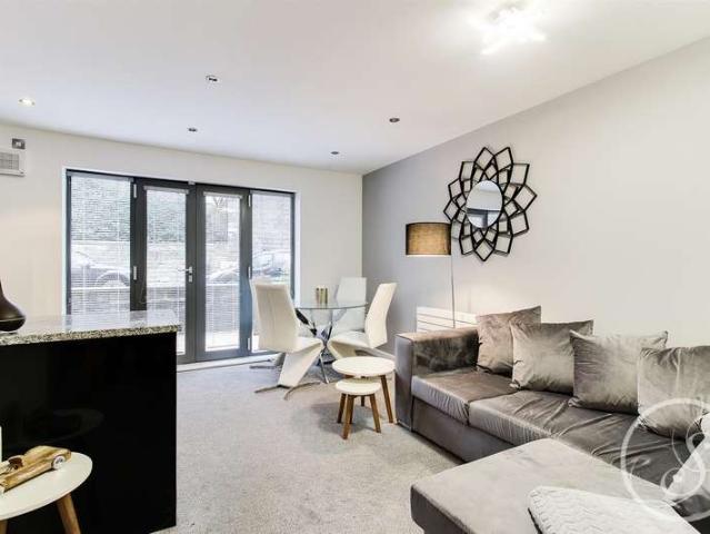 Flat for rent in Gledhow Park, Leeds
