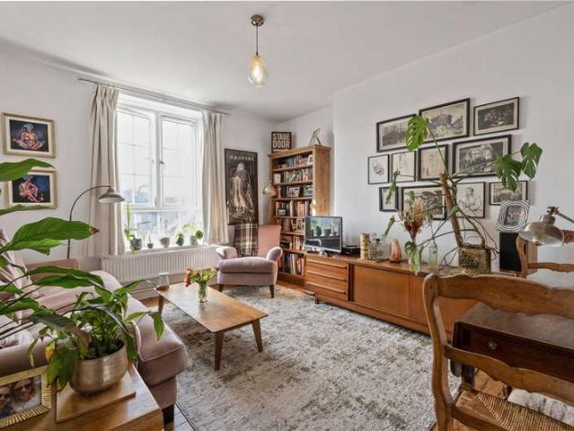 Flat for sale in Denmark Hill, Greater London
