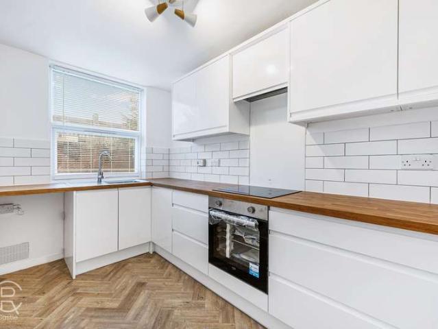 Flat for sale in London Borough of Ealing, Greenford