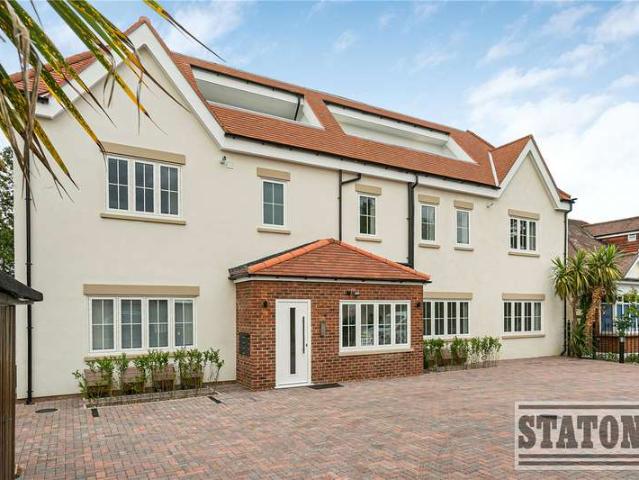 Flat for sale in Cockfosters, Greater London