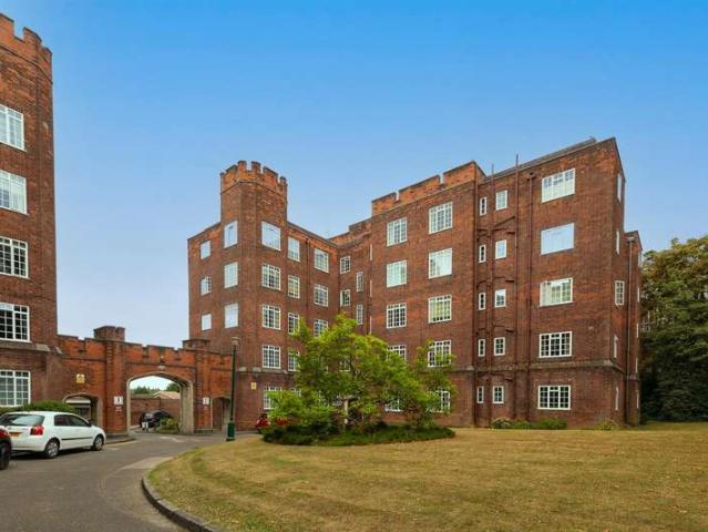 Flat for sale in Old Wharf, City Of Leicester