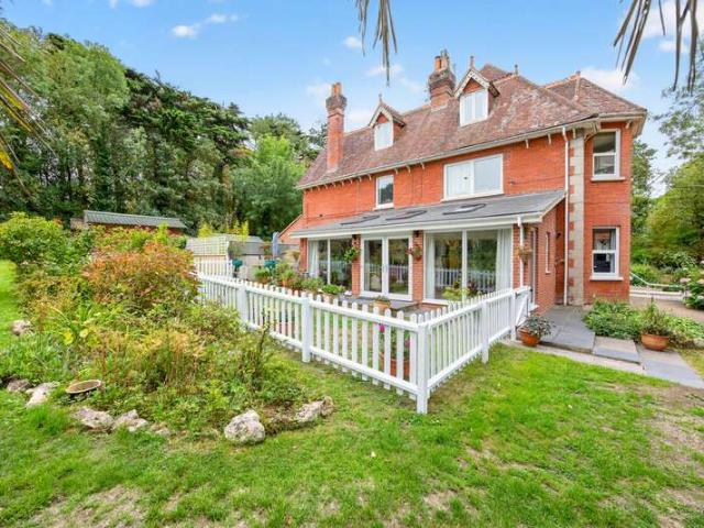 Flat for sale in Shalfleet, Isle Of Wight