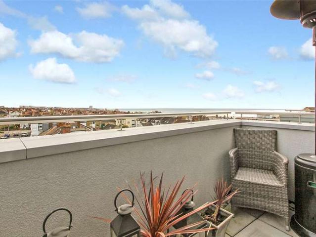 Flat for sale in Alton Barnes, Essex