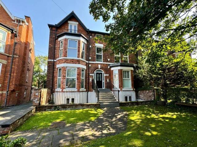 Flat for sale in Chorlton-cum-Hardy, Manchester