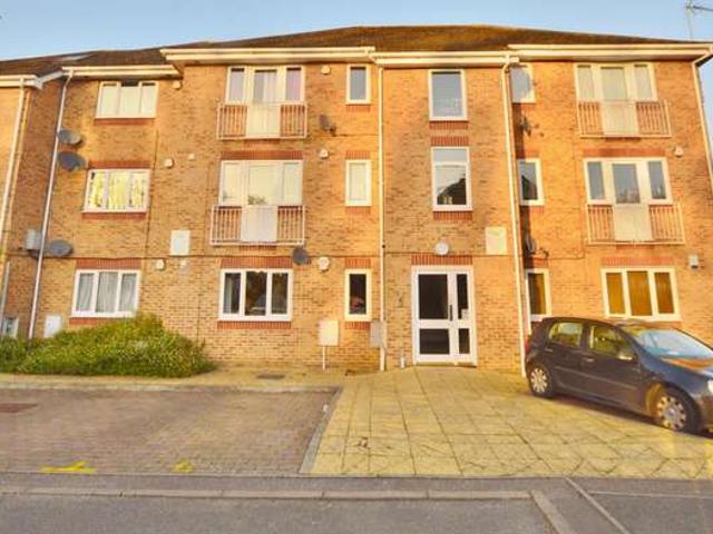 Flat for sale in Chalvey, Slough