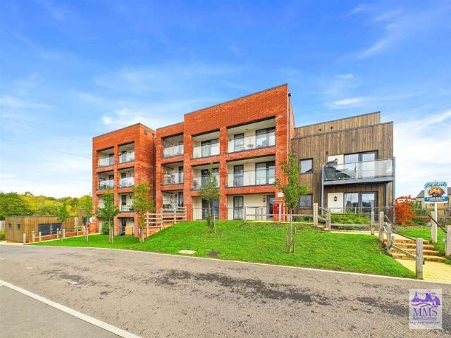 Flat for sale in Harbourland, Midway