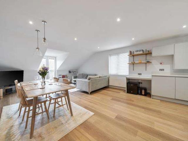 Flat for sale in Royal Borough of Kingston upon Thames, Greater London