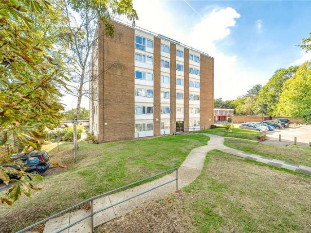 Flat for sale in London Borough of Croydon, Greater London