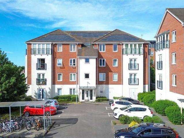 Flat for sale in Newtown, Reading